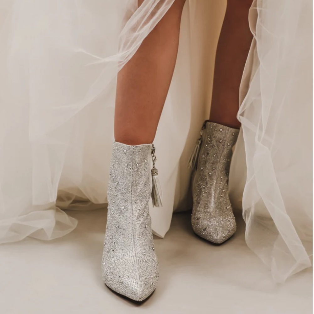 HEIRLOOM Bridal Boots Size 9 - Picture 3 of 10